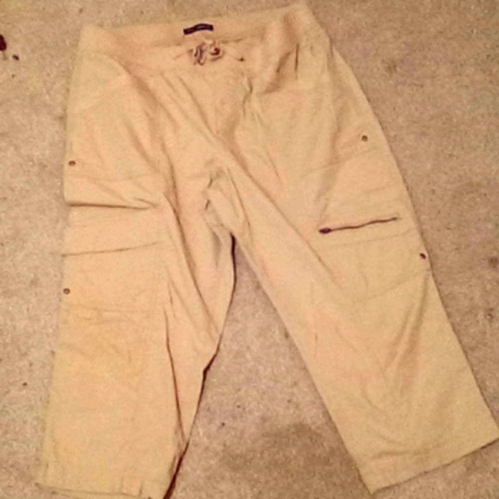 Size 16M cropped pants. Pull string